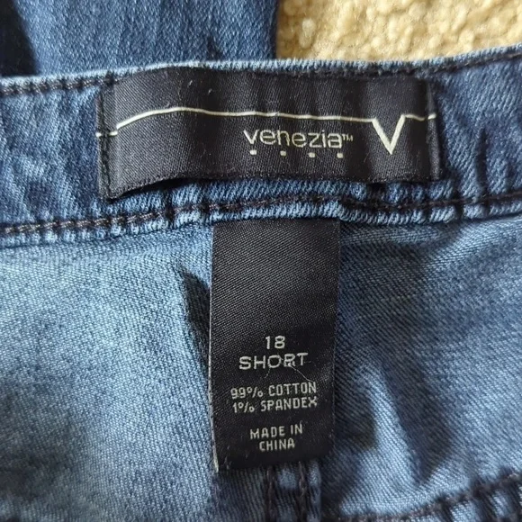 Venezia Medium Wash Denim Bootcut Jeans Size 18 Short/ Petite - Picture 2 of 6